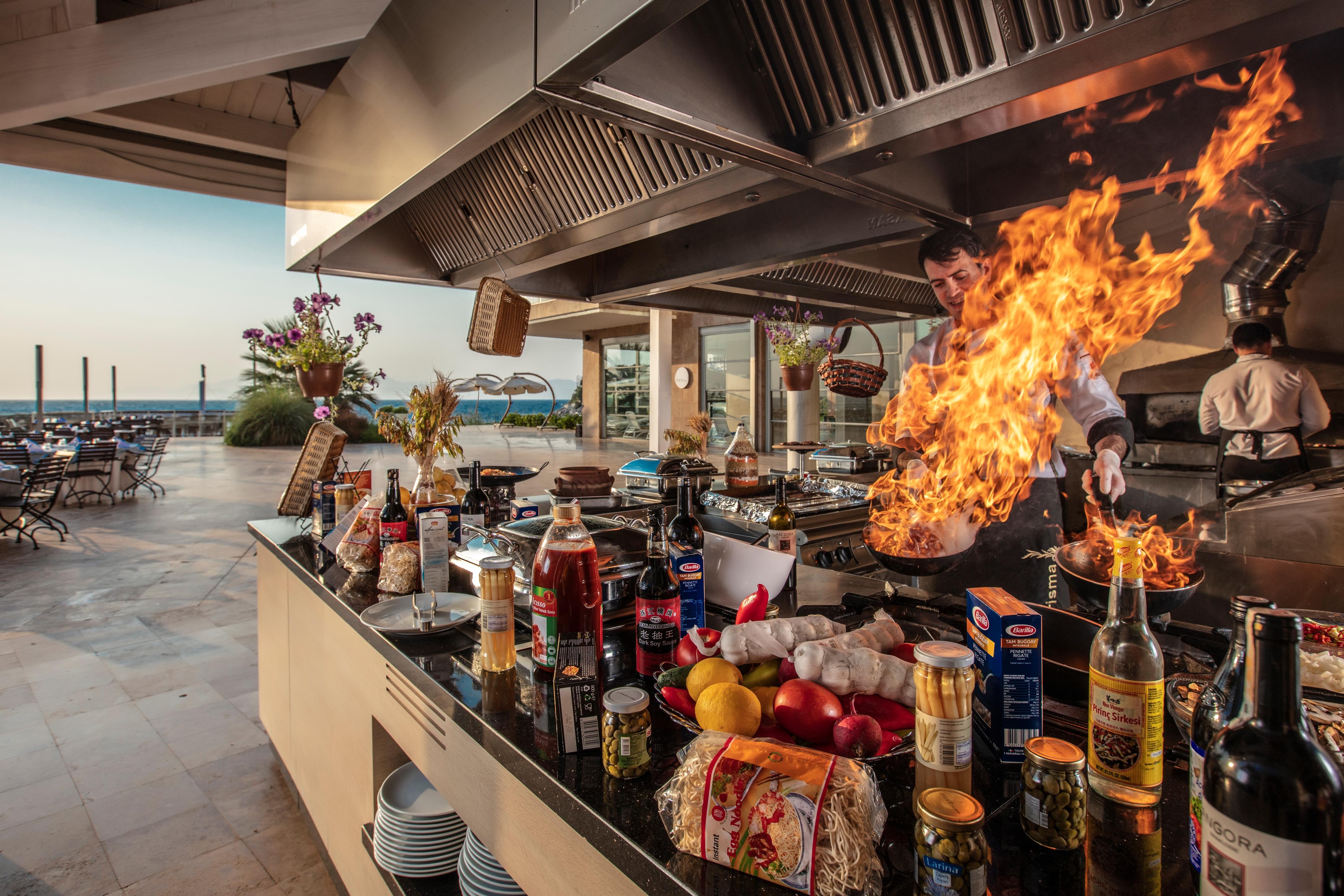 Charisma De Luxe Hotel Kusadasi Bagian luar foto